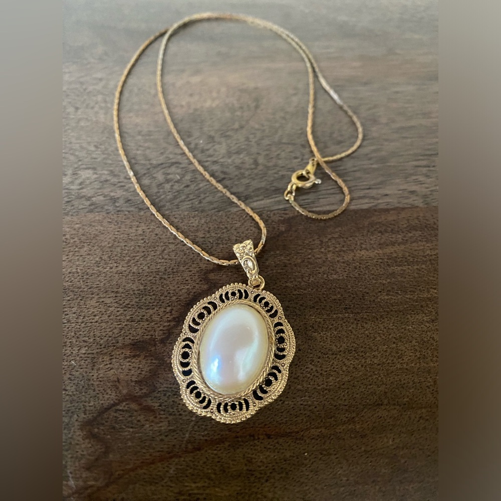 Vintage, faux pearl gold necklace